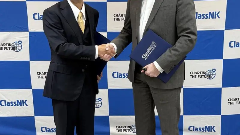ClassNK’s EVP, Dr Yoshiya Yamaguchi (left) and OceanScore’s MD, Albrecht Grell OceanScore