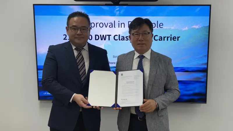 Young-Doo Kim, Global Hull Structure Discipline manager, LR and Bong-geo Kim, Head of Global Shipyard Technical Sales, KSOE