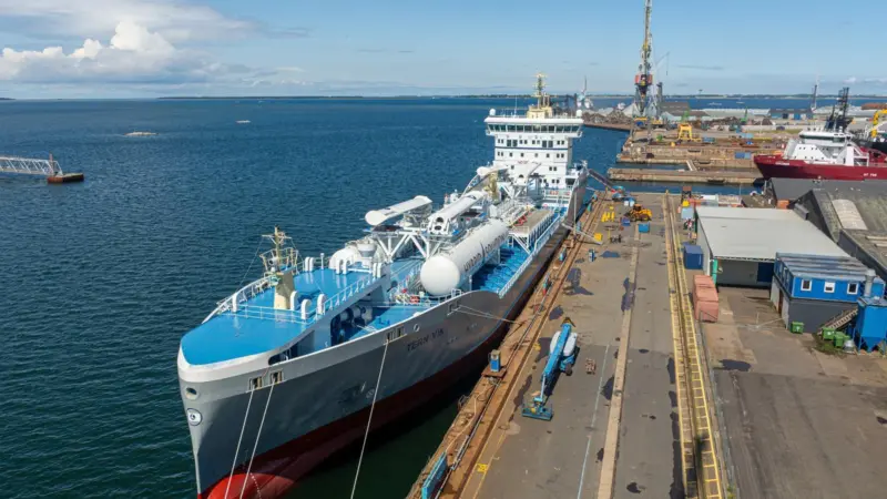 Terntank tanker alongside dock